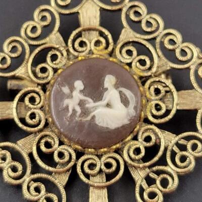 GOLD TONED FILIGREE CAMEO BROOCH