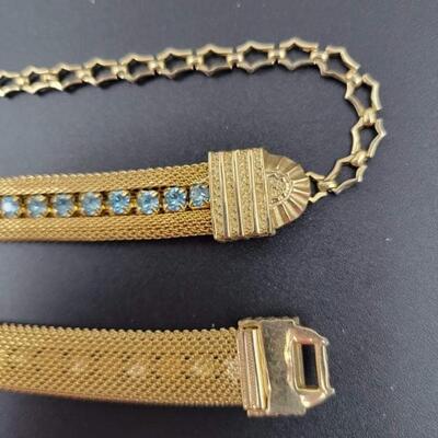 VINTAGE SARAH COVENTRY GOLD TONED MESH & BLUE RHINESTONE NECKLACE, BRACELET, & EARRING SET