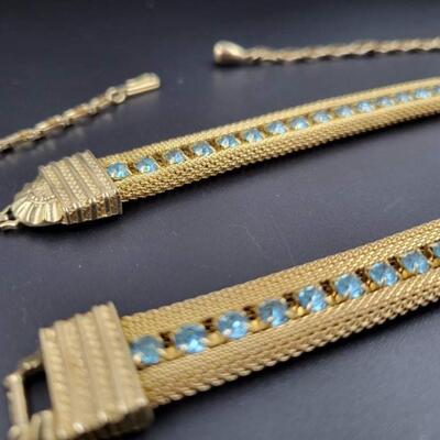 VINTAGE SARAH COVENTRY GOLD TONED MESH & BLUE RHINESTONE NECKLACE, BRACELET, & EARRING SET
