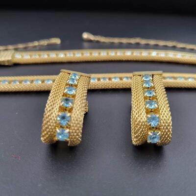 VINTAGE SARAH COVENTRY GOLD TONED MESH & BLUE RHINESTONE NECKLACE, BRACELET, & EARRING SET