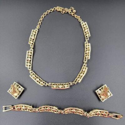 VINTAGE BEADED JEWELRY SET