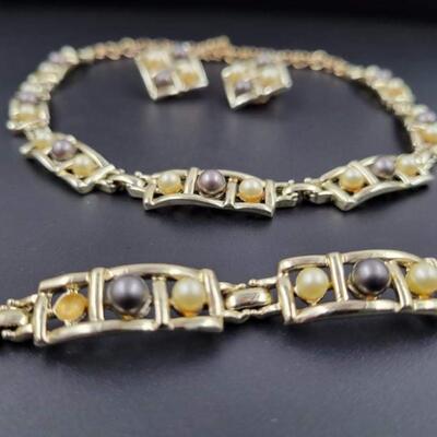 VINTAGE BEADED JEWELRY SET