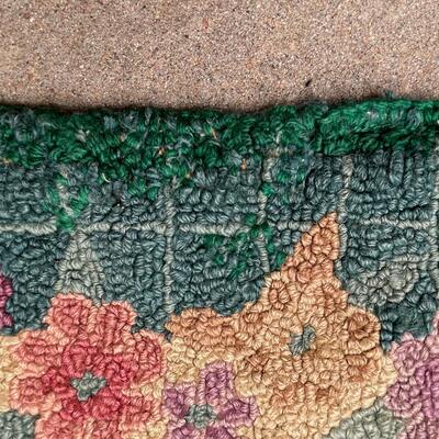 Vintage Charming Oval Hooked Rug