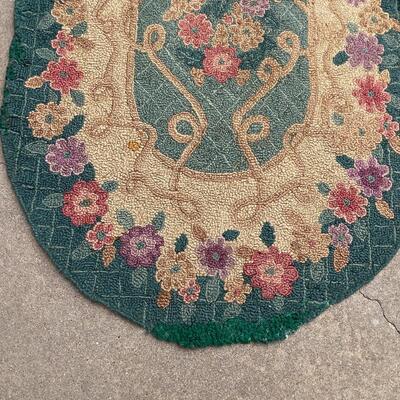 Vintage Charming Oval Hooked Rug