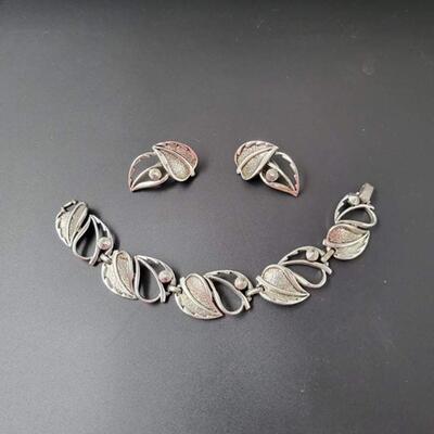 VINTAGE SARAH COVENTRY SILVER TONED LEAF BRACELET & EARRING SET