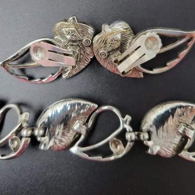 VINTAGE SARAH COVENTRY SILVER TONED LEAF BRACELET & EARRING SET