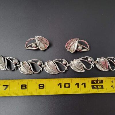 VINTAGE SARAH COVENTRY SILVER TONED LEAF BRACELET & EARRING SET