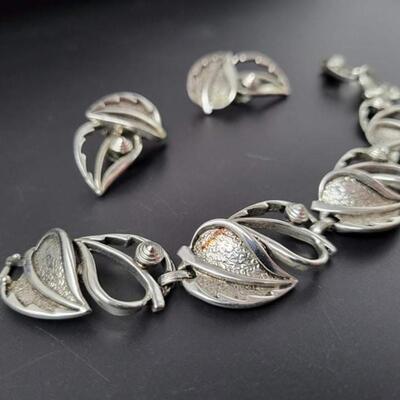 VINTAGE SARAH COVENTRY SILVER TONED LEAF BRACELET & EARRING SET