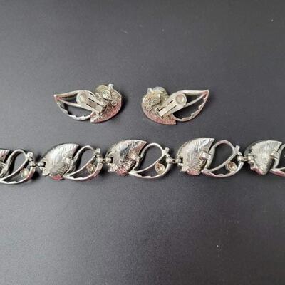 VINTAGE SARAH COVENTRY SILVER TONED LEAF BRACELET & EARRING SET