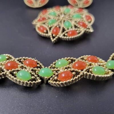 VINTAGE SARAH COVENTRY ORANGE & GREEN GOLD FILIGREE JEWELRY SET