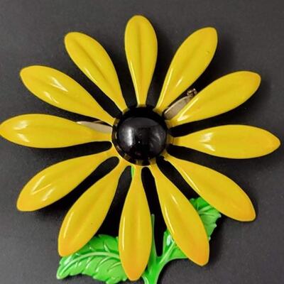 VINTAGE METAL SUNFLOWER BROOCH