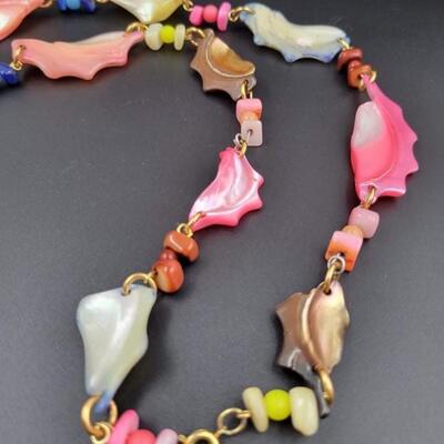 COLORFUL SEASHELL? BEADED NECKLACE