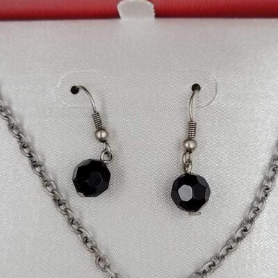 NINE WEST SILVER TONE & BLACK MEDALLION NECKLACE & EARRINGS