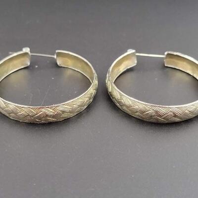 SILVER METAL ENGRAVED HOOP EARRINGS