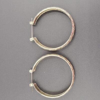 SILVER METAL ENGRAVED HOOP EARRINGS