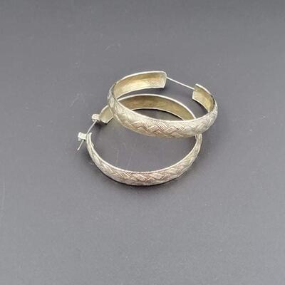 SILVER METAL ENGRAVED HOOP EARRINGS