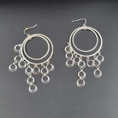METAL CIRCLE DANGLE EARRINGS