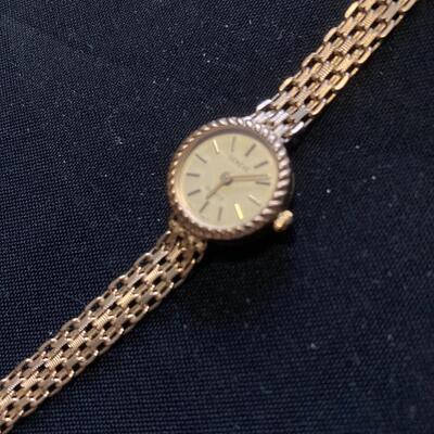 Vintage Geneve 10k Gold Watch 11grams Total Weight with Sapphire Bezel 6.5” long