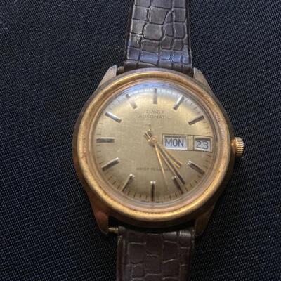 Vintage Timex Automatic Menâ€™s Watch with Date Adjust