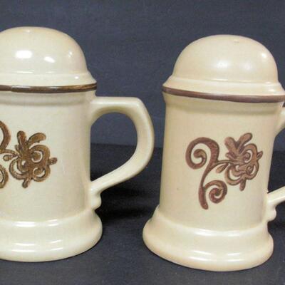 Pfaltzgraff Village Pattern Sugar/Creamer, Salt/Pepper/2 Large Shakers