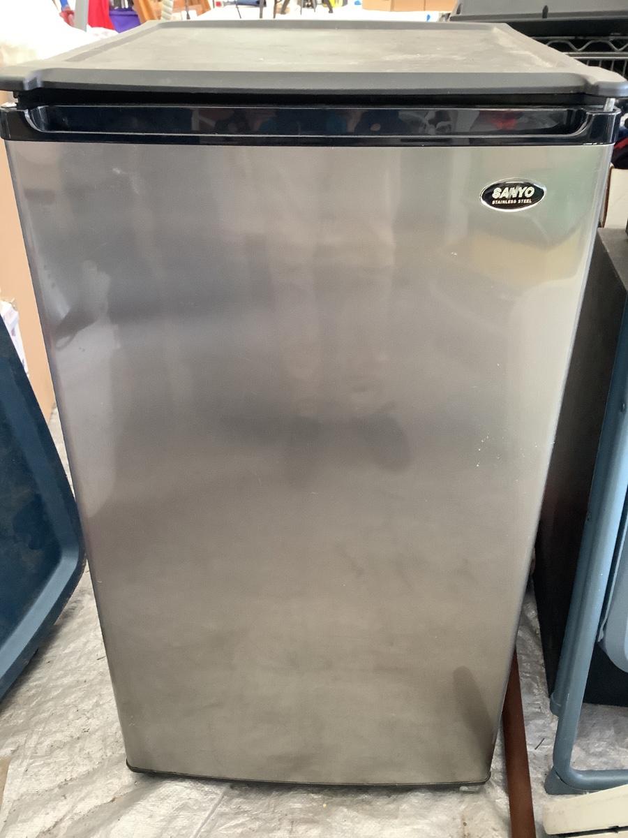 T923 SANYO Stainless Steel Mini Refrigerator