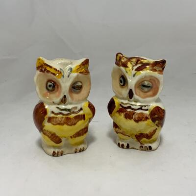 -32- SHAWNEE | 1940s Winking Owl | Salt and Pepper Shakers | Gold Accent