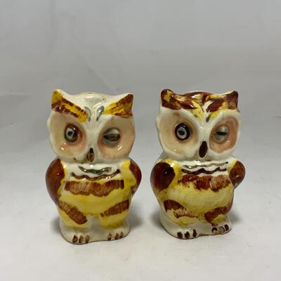 -32- SHAWNEE | 1940s Winking Owl | Salt and Pepper Shakers | Gold Accent