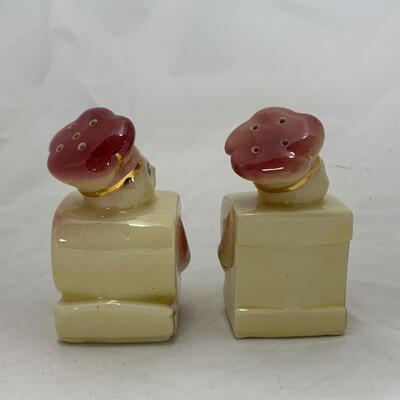 -37- SHAWNEE | 1940s Little Chef | Salt and Pepper Shakers | Gold Accent