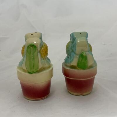 -38- SHAWNEE | 1940s Potted Flower | Salt and Pepper Shakers