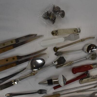 Lot of Kitchen Items, Knifes, Cheese Spreaders, Utensils, Corelle Plate