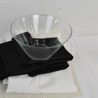 6 Piece Table Decorations: Tablecloths, Glass Bowl, Plate, etc