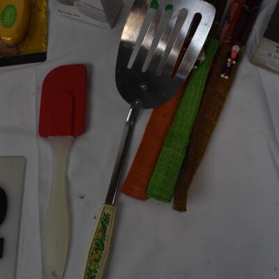 23 pc Kitchen: Chopsticks, Table Runner, Green Plates