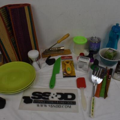 23 pc Kitchen: Chopsticks, Table Runner, Green Plates