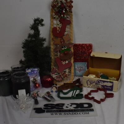 20+ Christmas lot: Pancake cutters, tree, candles, train set, cheese spreaders