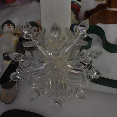 20+ Christmas lot: Pancake cutters, tree, candles, train set, cheese spreaders