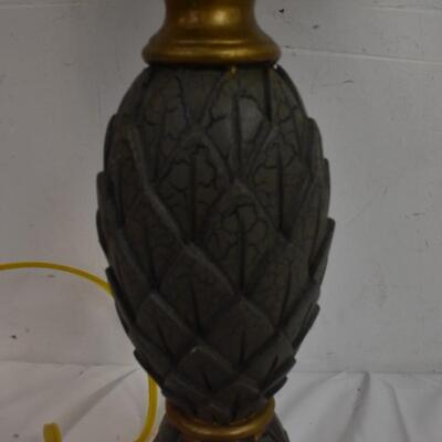 28in Table lamp w/ shade: pineapple style?, gray with gold trim