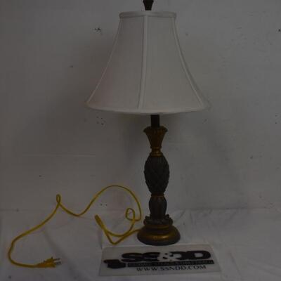 28in Table lamp w/ shade: pineapple style?, gray with gold trim