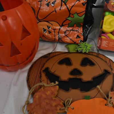 Halloween lot: 9+pcs, vinyl silhouettes,jack-o-lantern,, no carving kit, garland