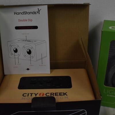 Electronics lot: Digital SLR travel charger, lighted dome reading magnifier