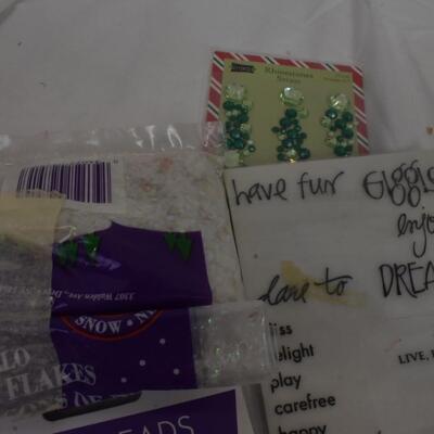Craft lot: beads, tags, snowflakes, flowers, buffalo snow, rhinestone strass,