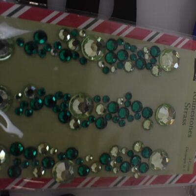 Craft lot: beads, tags, snowflakes, flowers, buffalo snow, rhinestone strass,