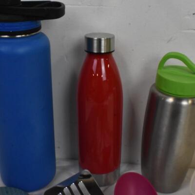 Kitchen lot: Silicone oven mitt, 13 metal cookie cutters, cake storage