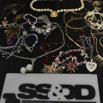 20+ Items, Costume Jewelry Lot Gold Tone, Silver Tone + Beaded
