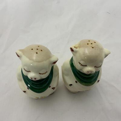 -51- SHAWNEE | 1940s Pigs | Master Salt and Pepper Shakers | Smiley