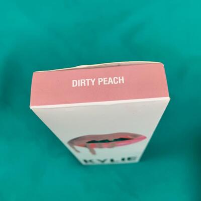 #6 Kylie Matte Liquid Lipstick Dirty Peach
