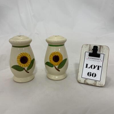 -60- SHAWNEE | Sunflowers | Master Salt and Pepper Shakers