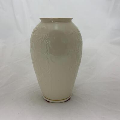 -82- LENOX | Classic Vase