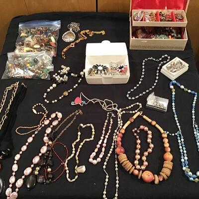 215 - Necklaces & Assorted Jewelry