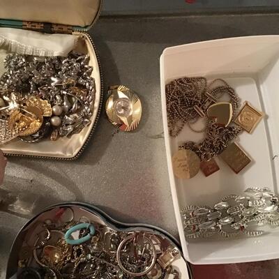 216 - Assorted Jewelry