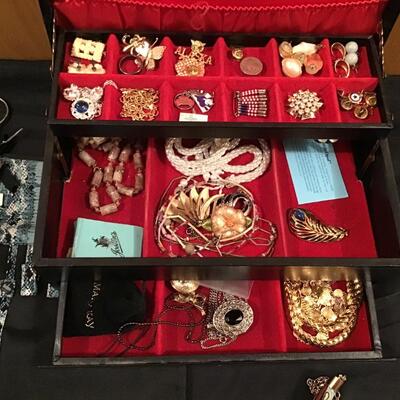 217 - Assorted Jewelry